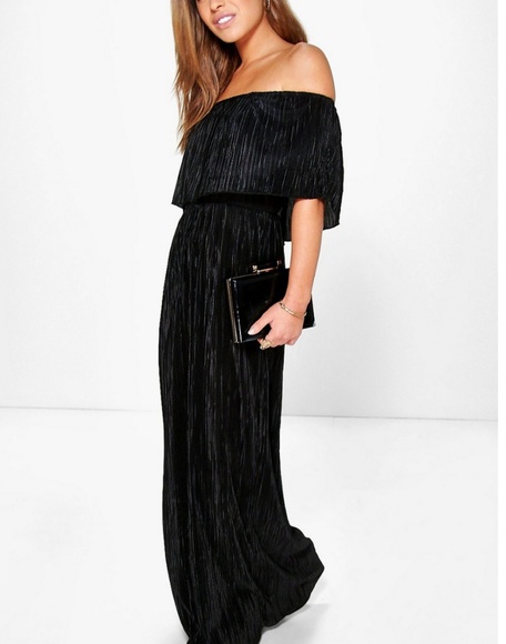 Boohoo Petite Dresses & Skirts - 🆕️BooHoo Pleated Maxi Dress!